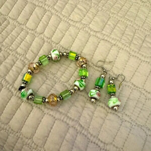 *Final Price* Matching bracelet & earrings jewelry set EUC Vintage Retro